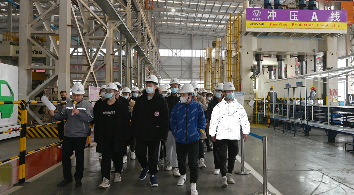 【工作动态】长治职业技术学院70名大二学生到ag真人平台官方汽车实习参观